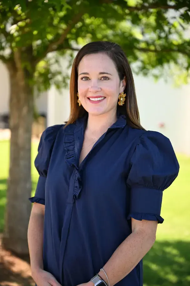 Portrait Rachel Hallon page image